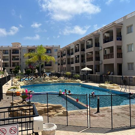 Royal Seacrest Residence Paphos Esterno foto