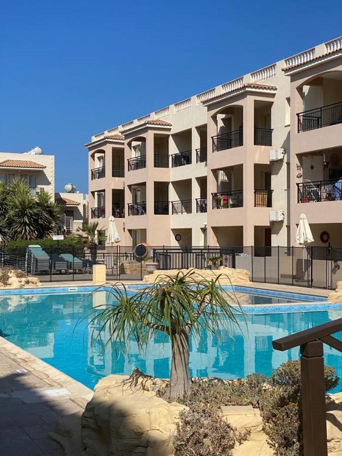 Royal Seacrest Residence Paphos Esterno foto