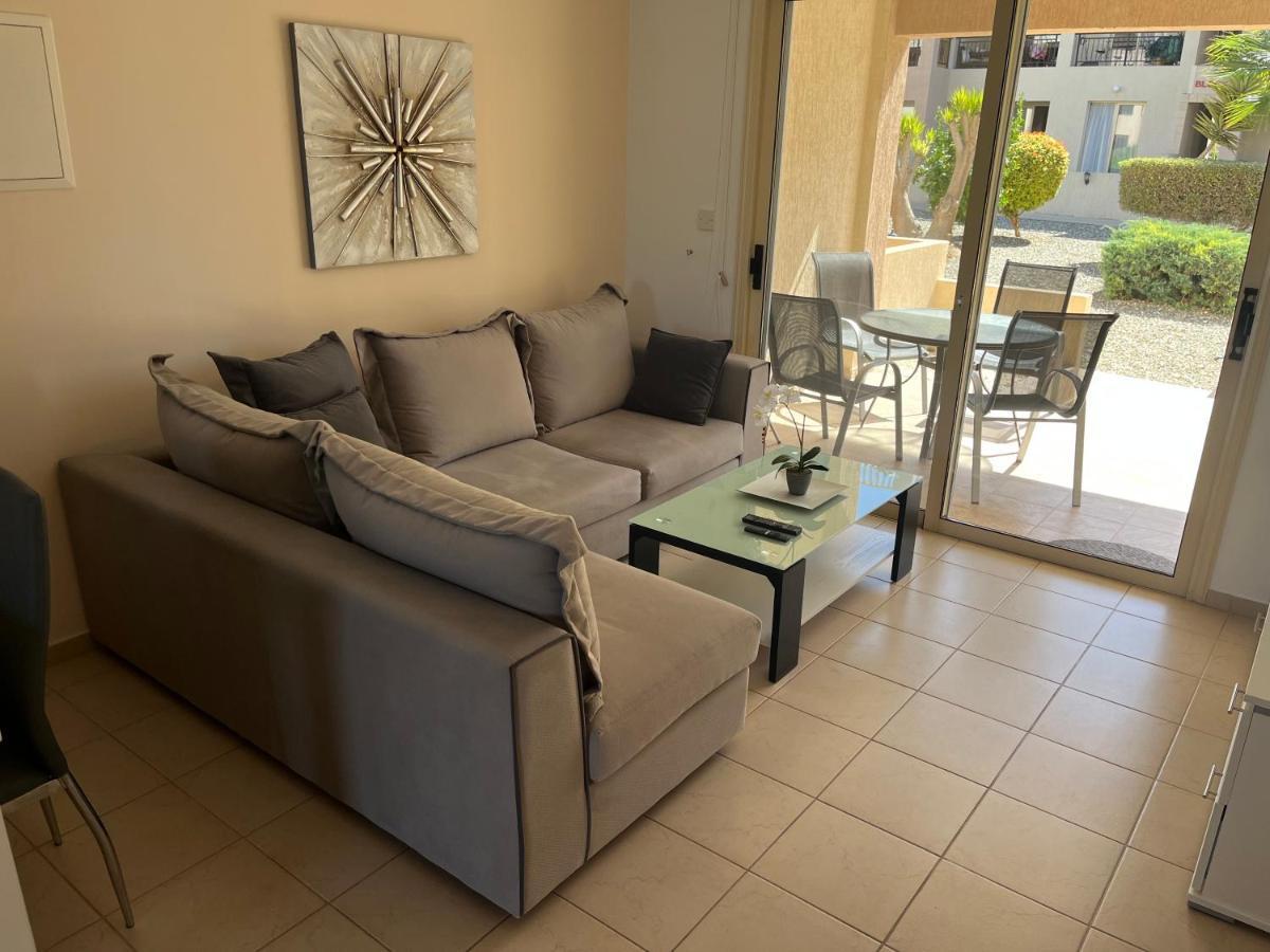 Royal Seacrest Residence Paphos Esterno foto