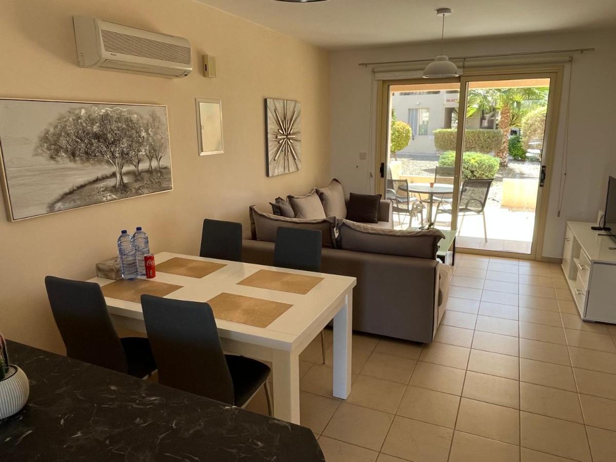 Royal Seacrest Residence Paphos Esterno foto