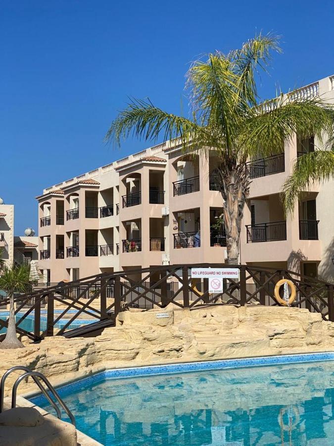 Royal Seacrest Residence Paphos Esterno foto