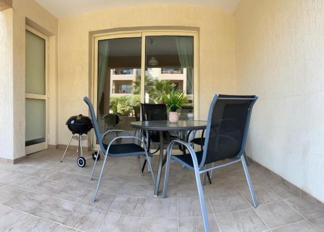 Royal Seacrest Residence Paphos Esterno foto