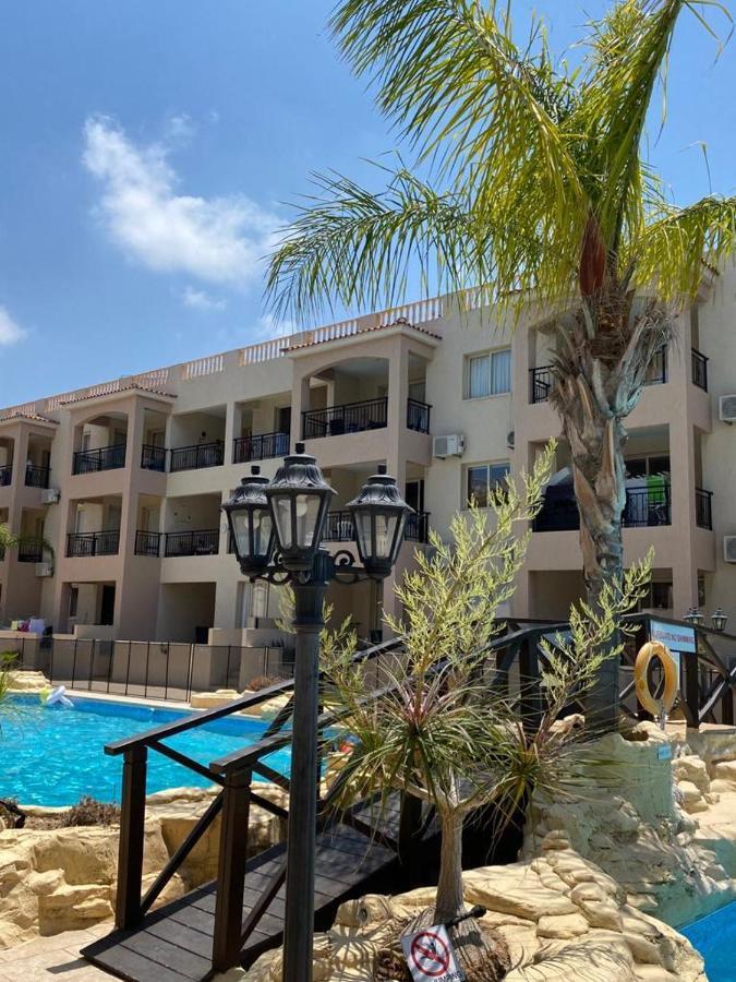 Royal Seacrest Residence Paphos Esterno foto