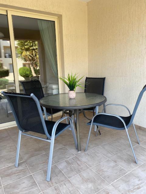 Royal Seacrest Residence Paphos Esterno foto