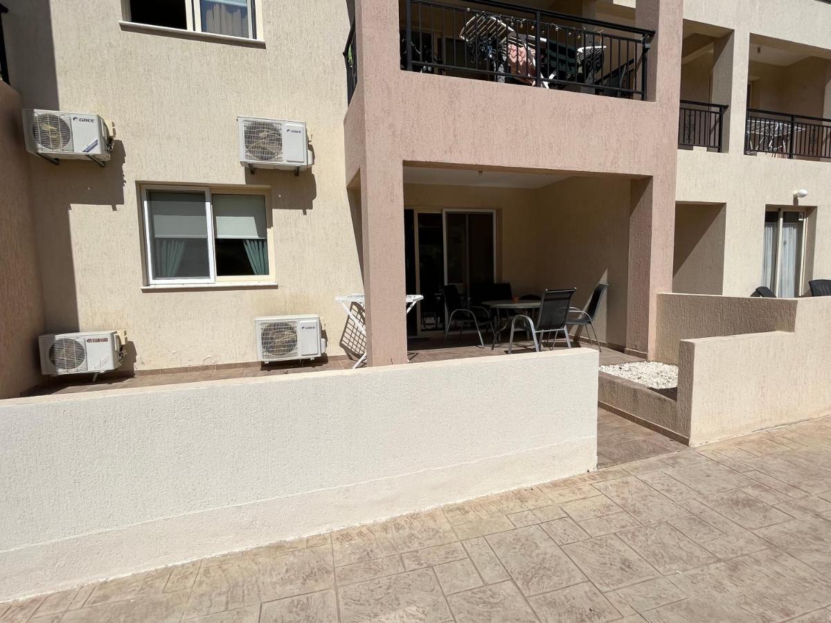 Royal Seacrest Residence Paphos Esterno foto