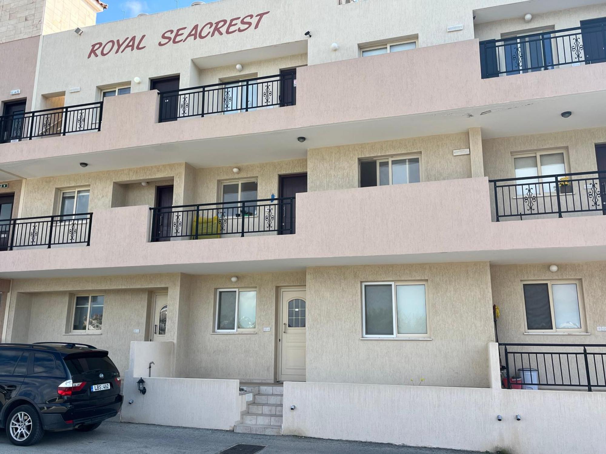 Royal Seacrest Residence Paphos Esterno foto