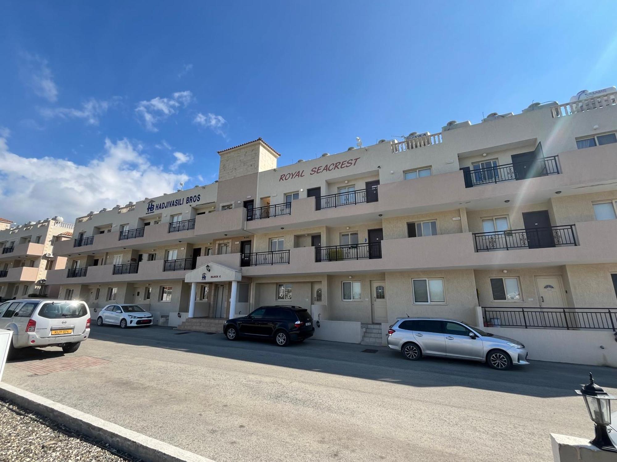 Royal Seacrest Residence Paphos Esterno foto