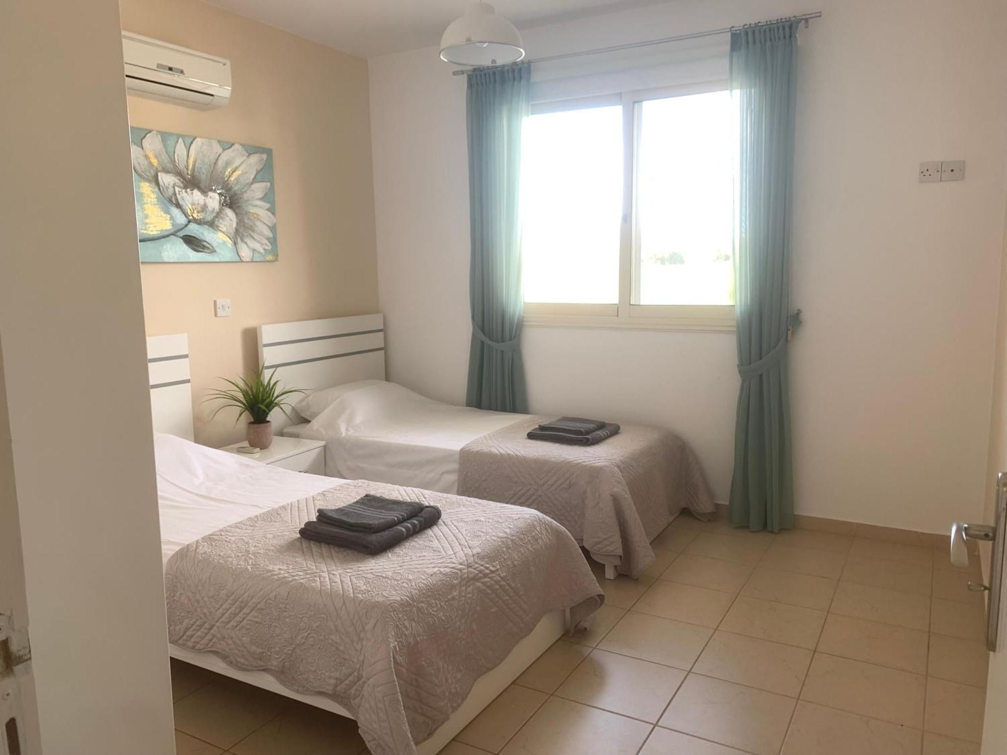 Royal Seacrest Residence Paphos Esterno foto