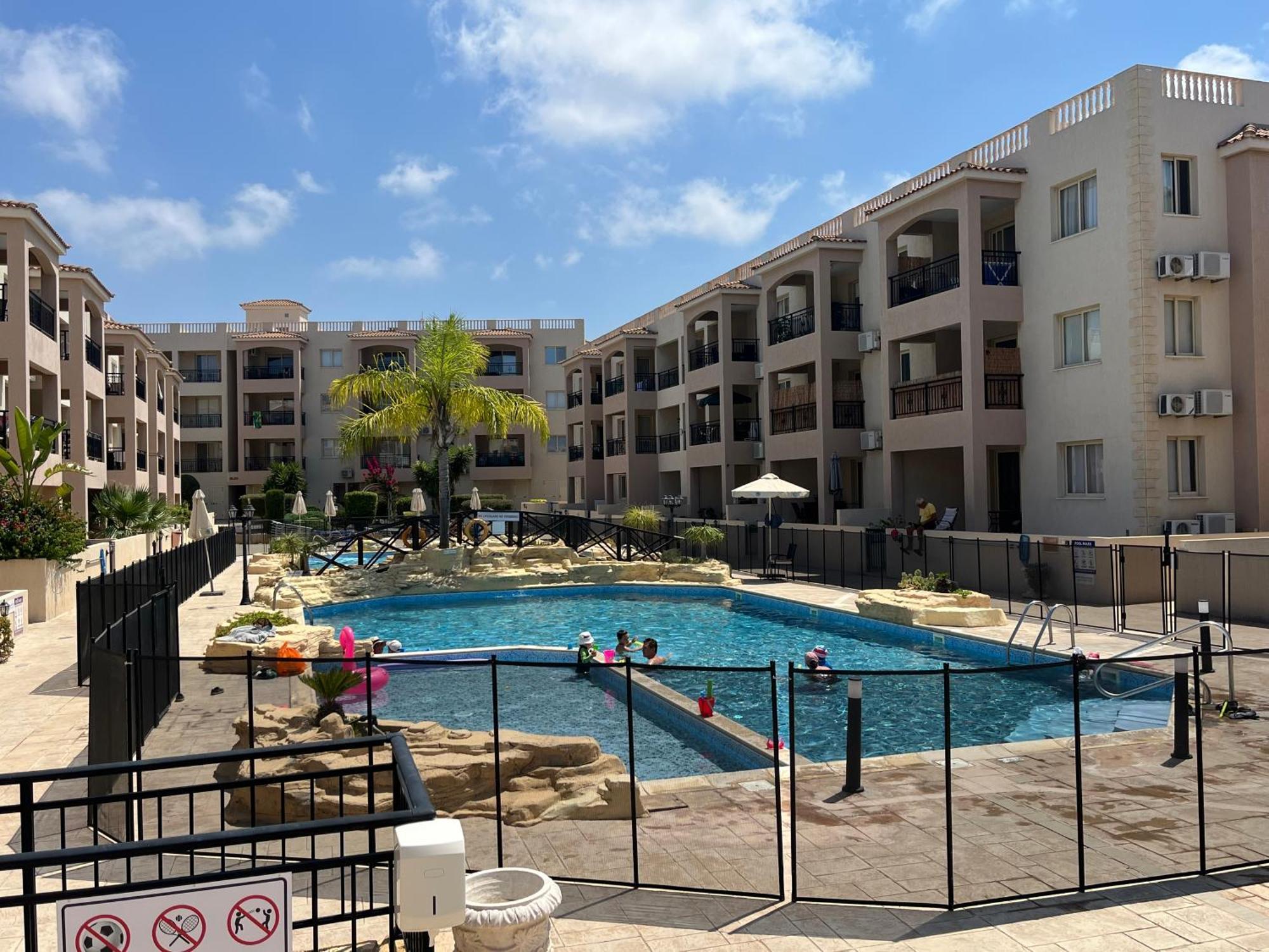 Royal Seacrest Residence Paphos Esterno foto